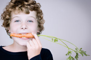 Kid eating carrot